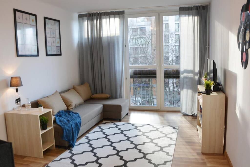 Ohmyhome - Park Mirowski Apartment Varsovia Exterior foto